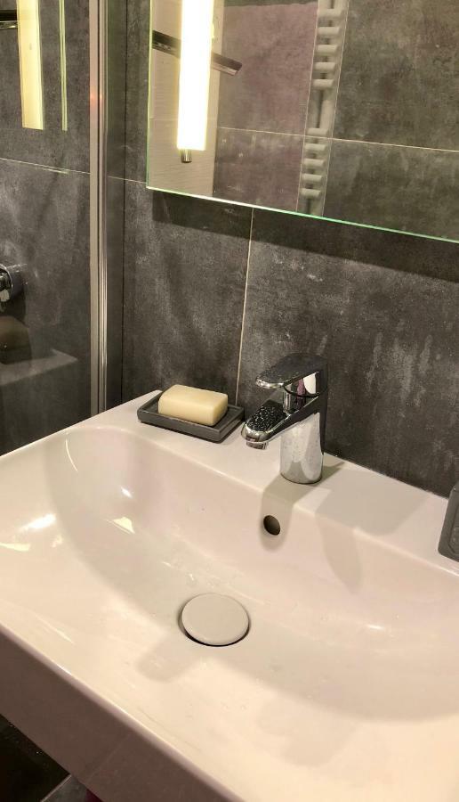 Appartement Versailles Quartier Notre Dame Au Pied Du Chateau Avec Parking Экстерьер фото