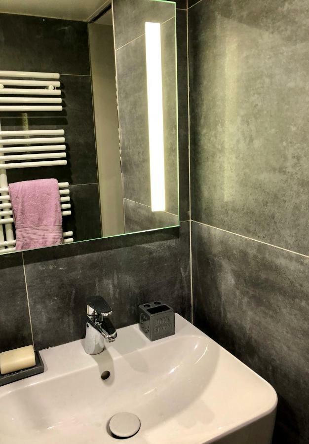 Appartement Versailles Quartier Notre Dame Au Pied Du Chateau Avec Parking Экстерьер фото
